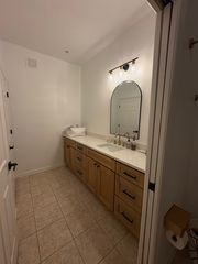 Bathroom/Vanity