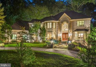 8430 Bradley Blvd, Bethesda, MD 20817