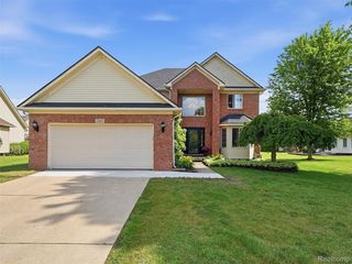 23621 Crescent Rdg, New Boston, MI 48164