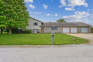 104 W  4th St, Broadlands, IL 61816