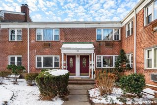 184 Hillside Ave, Leonia, NJ 07605