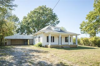 7798 3rd St, Higginsville, MO 64037