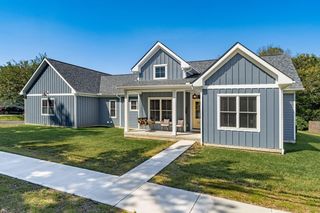52 Clinton St, Canal Winchester, OH 43110