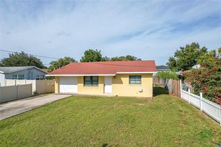 1401 Nichols Dr, Tavares, FL 32778