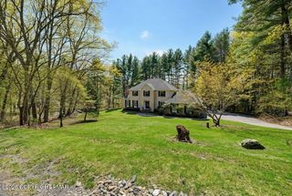 321 Evergreen Dr, Stroudsburg, PA 18360
