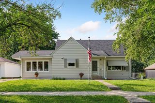 210 W  5th St, Chaska, MN 55318