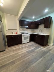 10 Bank St, Derby, CT 06418