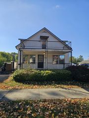 713.5 Marshall Ave #2, Mattoon, IL 61938