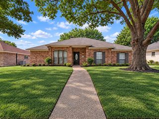 805 Green Brook Dr, Allen, TX 75002