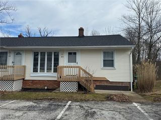 438 North St #10B, Chardon, OH 44024