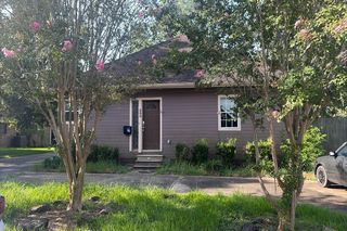 300 E  Locust St, Angleton, TX 77515