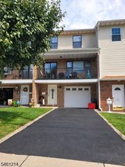 61 Henry St, Elmwood Park, NJ 07407