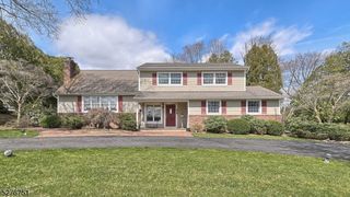 9 Munson Dr, Pompton Plains, NJ 07444