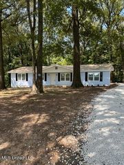 232 Walters Rd, Pelahatchie, MS 39145