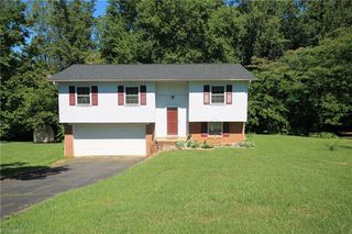 214 Queensland Dr, King, NC 27021