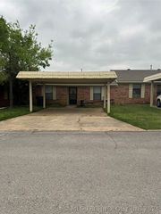 1717 Hudson Valley Rd, Ardmore, OK 73401