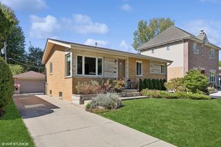 702 N  Eastwood Ave, Mount Prospect, IL 60056
