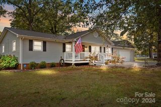 6207 Cambridge Dr, Harrisburg, NC 28075
