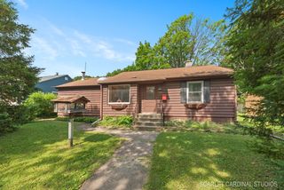 1215 S  3rd St, St Charles, IL 60174