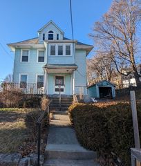 34 Hawthorne St, Watertown, MA 02472