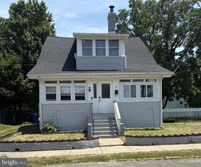15 S  Walnut Ave, Maple Shade, NJ 08052