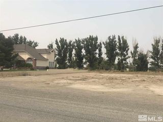 6 La Buena Vida Ln, Yerington, NV 89447