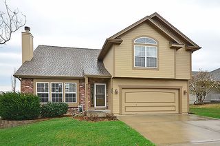 206 Porter Dr, Smithville, MO 64089