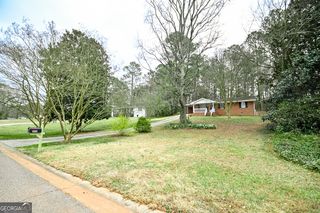 945 Honeysuckle Trl, Winder, GA 30680