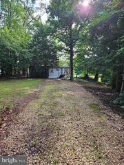 938 Forest Grove Rd, Colonial Beach, VA 22443