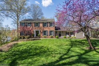 7 Victoria Dr, Annandale, NJ 08801