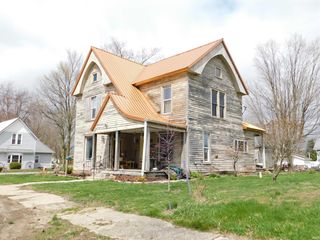 208 W  Elm St, Pierceton, IN 46562