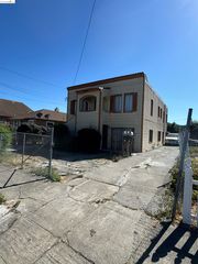 9423 Walnut St, Oakland, CA 94603
