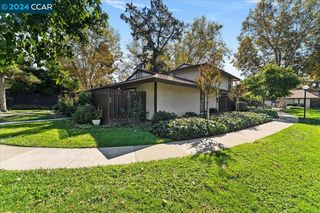 5453 Roundtree Pl #D, Concord, CA 94521
