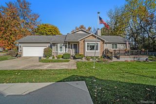 3442 Eastman Dr, Flushing, MI 48433