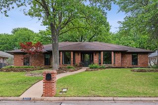 2211 Prestonwood Dr, Arlington, TX 76012