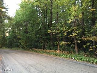 Jesters Ln, Becket, MA 01223