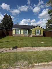 2807 7th St, Lake Charles, LA 70615