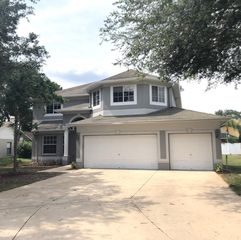2810 Queen Alberta Dr, Valrico, FL 33596