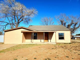 100 N  4th St, Slaton, TX 79364