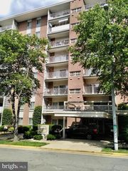 5250 Valley Dr #715, Alexandria, VA 22305