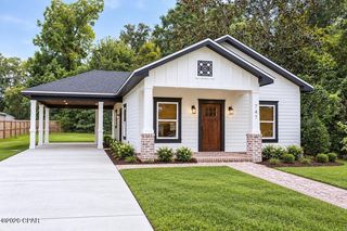 747 3rd St, Chipley, FL 32428