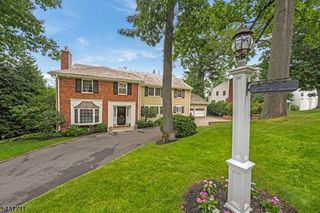 18 Kings Hill Ct, Summit, NJ 07901