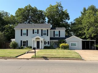 926 Calaveras St, Graham, TX 76450