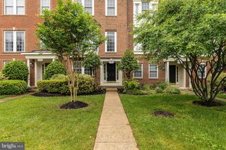 3894 Carriage Hill Dr, Frederick, MD 21704