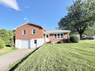 8712 State Highway 25, Spring Glen, PA 17978