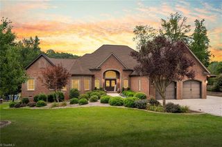 1962 Acorn Dr, Randleman, NC 27317
