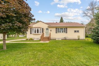 108 E  8th St, Sumner, IA 50674