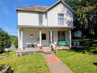 262 N  5th St, McConnelsville, OH 43756