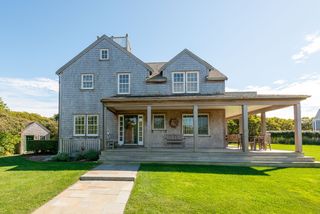 7 Lyons Ln, Nantucket, MA 02554