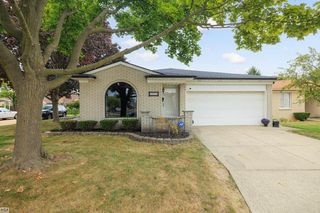 15151 La Grande Plz, Warren, MI 48088